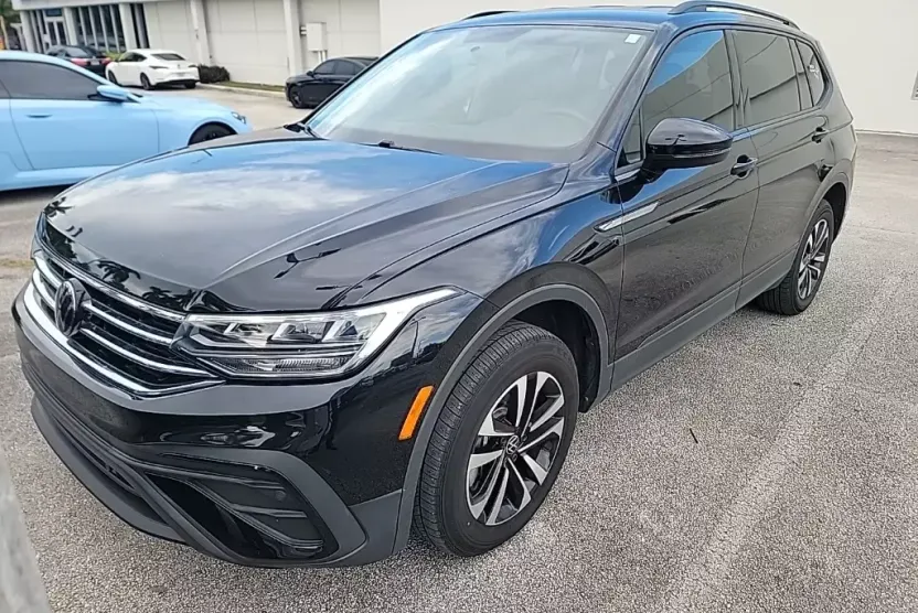 2022 Volkswagen Tiguan S photo 1