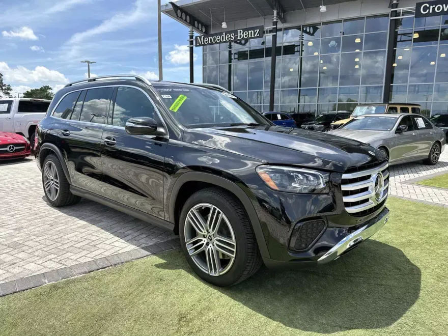 2025 Mercedes Benz GLS 450 4MATIC photo 1