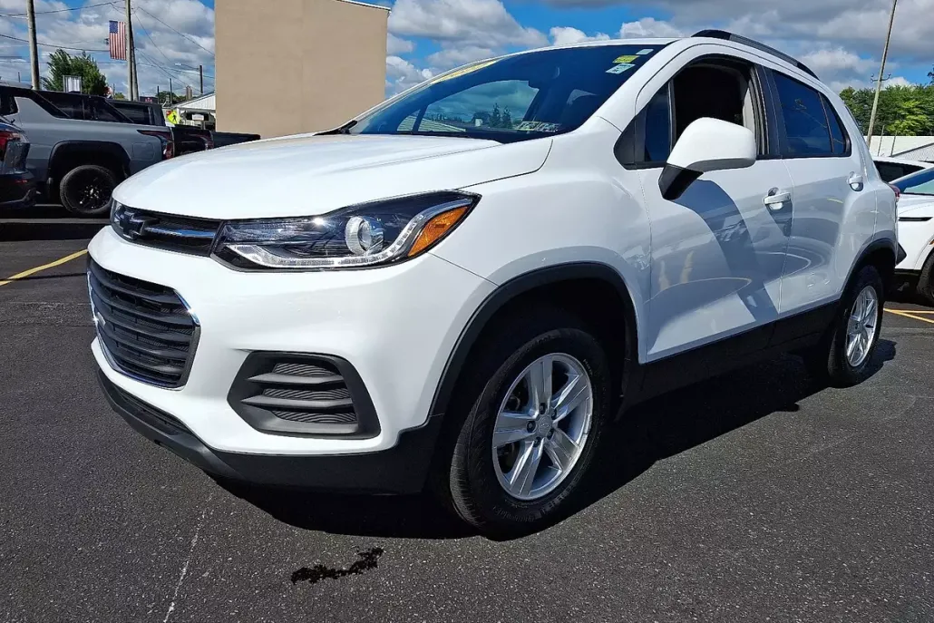 2022 Chevrolet Trax LT photo 1