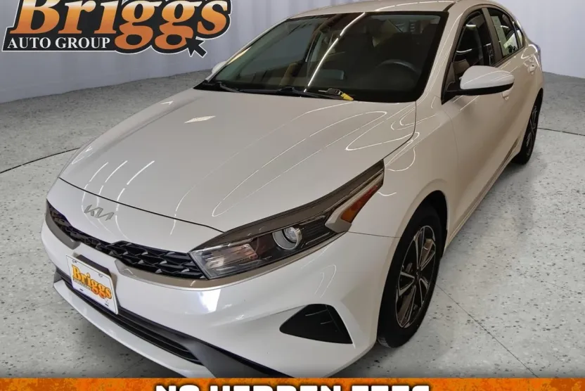 2024 Kia Forte LXS photo 1