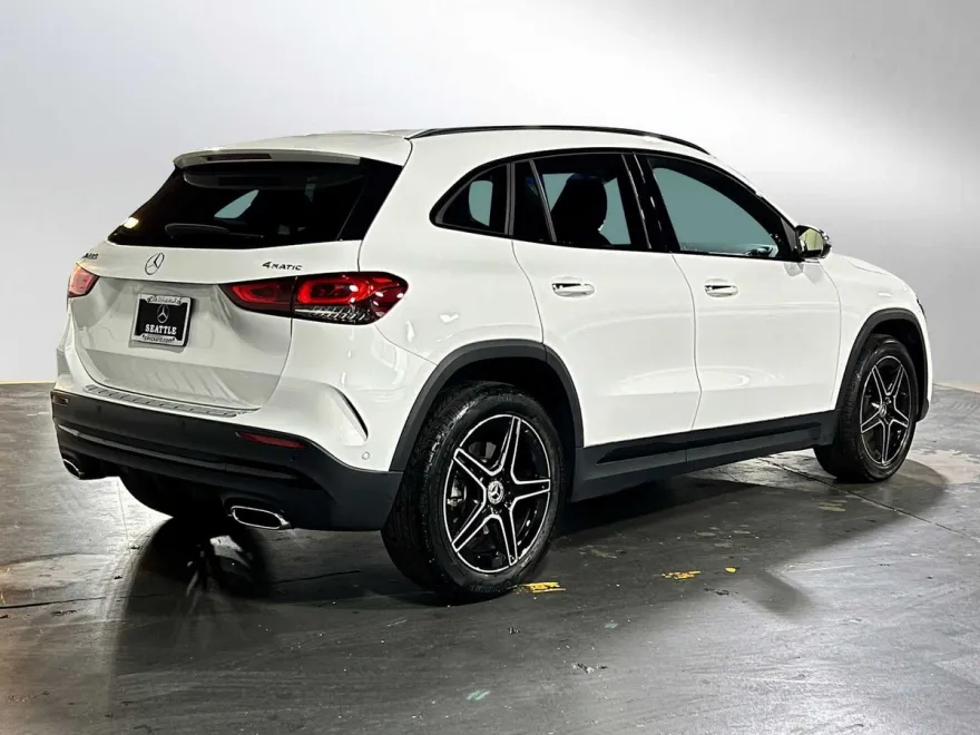 2023 Mercedes Benz GLA 250 4MATIC photo 1