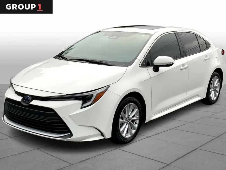 2025 Toyota Corolla Hybrid XLE photo 1