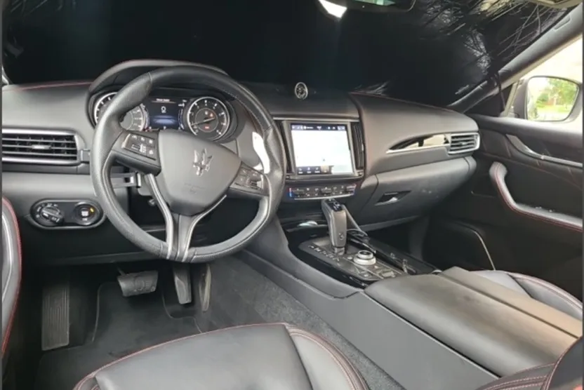2021 Maserati Levante S photo 1