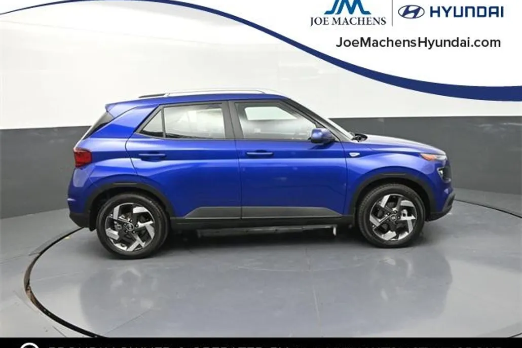 2025 Hyundai Venue SEL photo 1