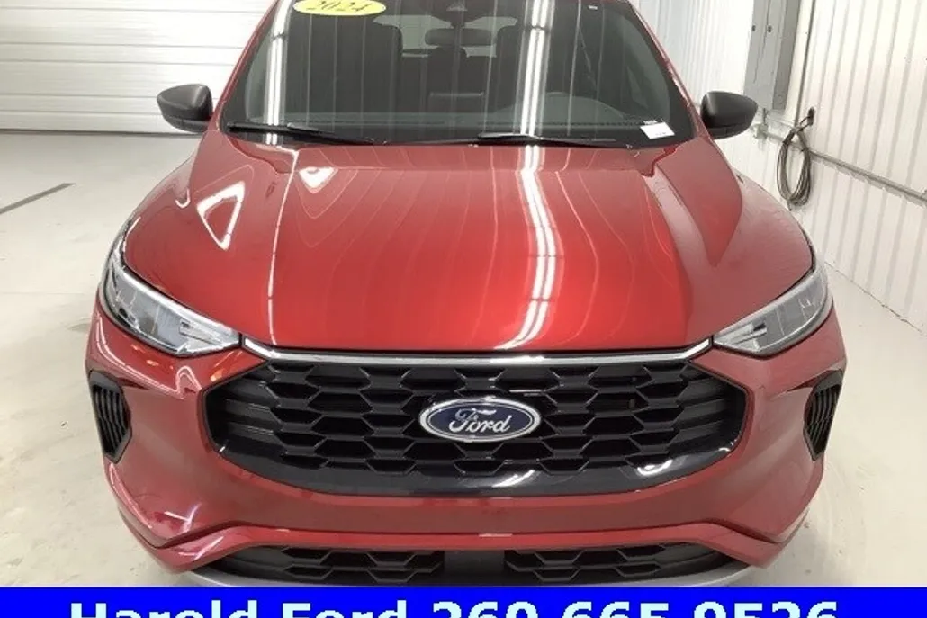 2024 Ford Escape ST-Line photo 1