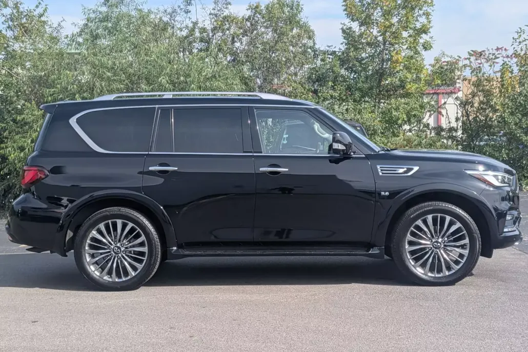 2019 Infiniti QX80 Luxe photo 1