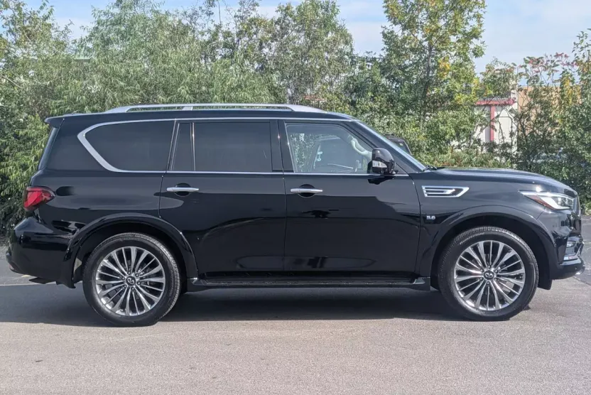 2019 Infiniti QX80 Luxe photo 1