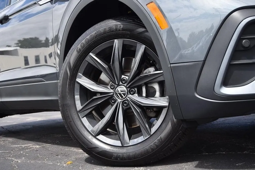 2024 Volkswagen Tiguan SE Wolfsburg Edition photo 1