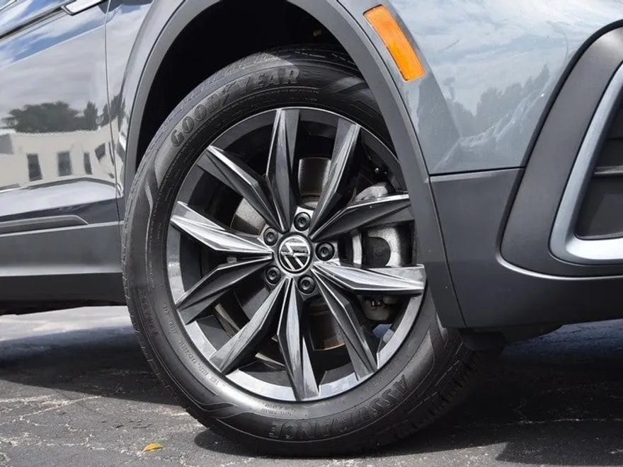 2024 Volkswagen Tiguan SE Wolfsburg Edition photo 1
