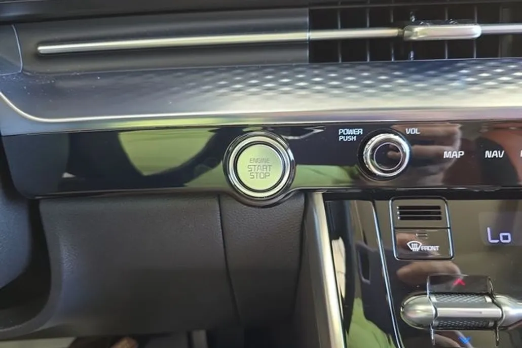 2024 Kia Carnival SX Prestige photo 1