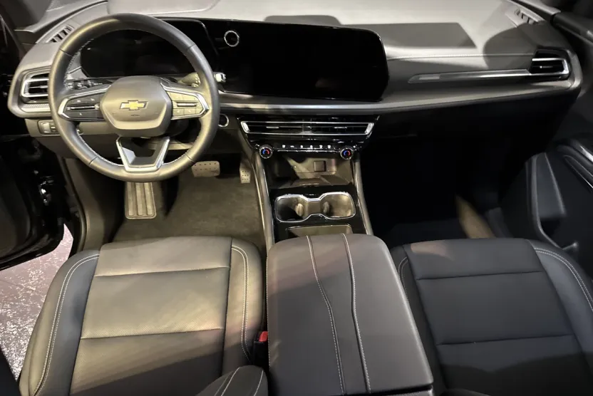 2025 Chevrolet Traverse photo 1