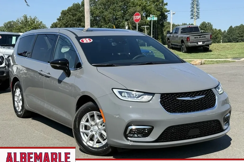 2025 Chrysler Pacifica photo 1