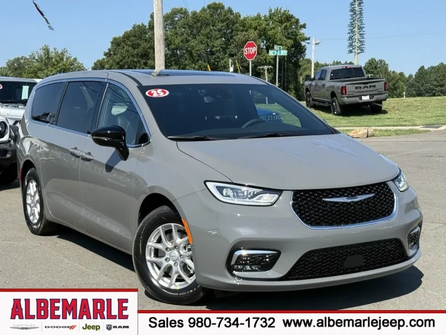 2025 Chrysler Pacifica photo 1