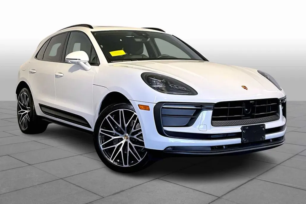 2023 Porsche Macan T photo 1