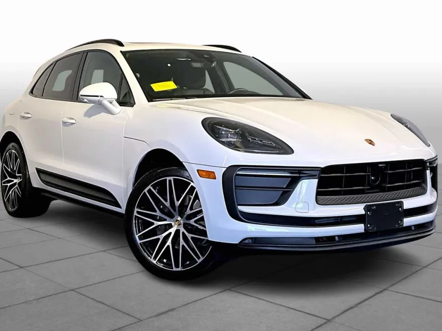 2023 Porsche Macan T photo 1