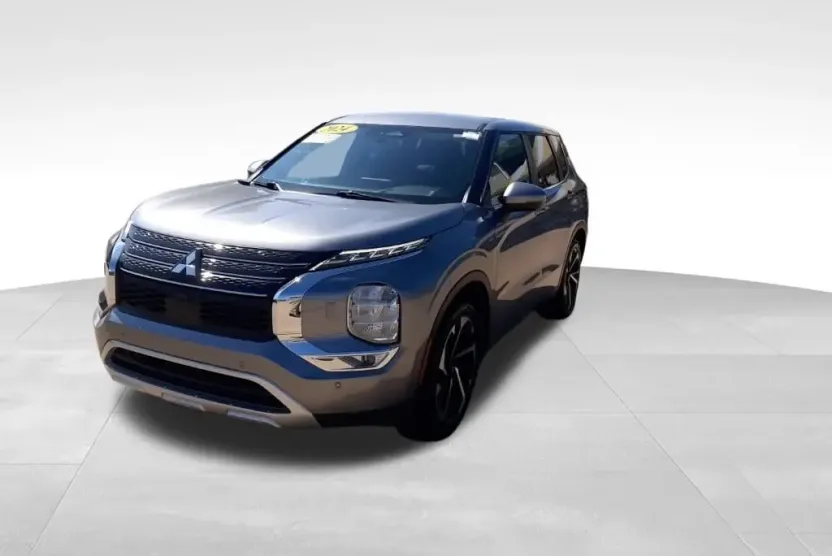 2024 Mitsubishi Outlander SE photo 1
