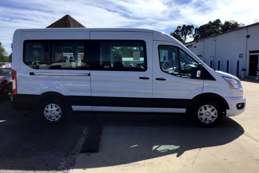 2021 Ford Transit Passenger XLT photo 1
