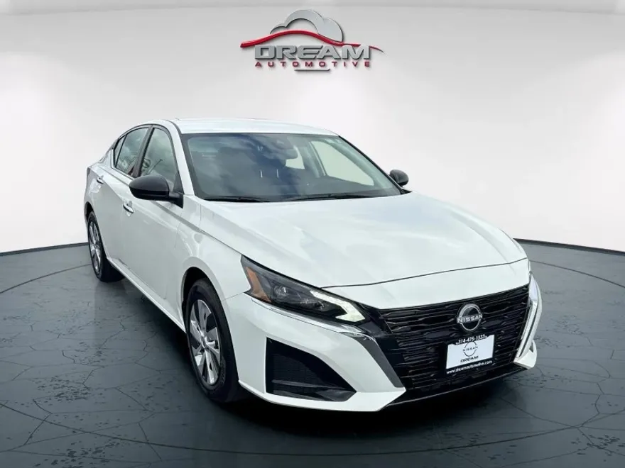 2025 Nissan Altima S photo 1