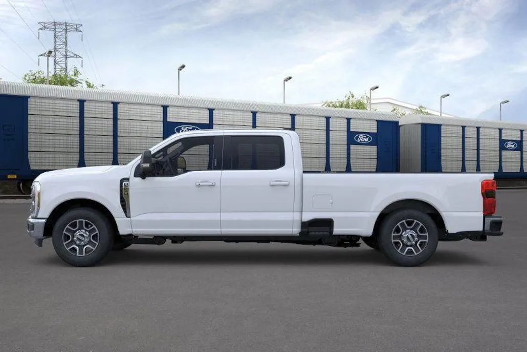 2026 Ford F-250 Lariat photo 1