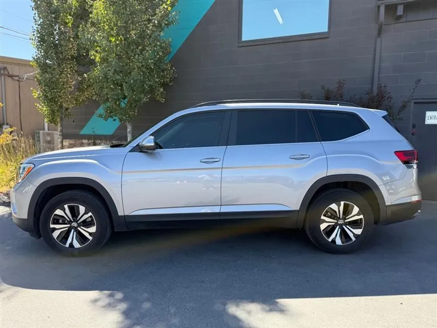 2024 Volkswagen Atlas SE photo 1