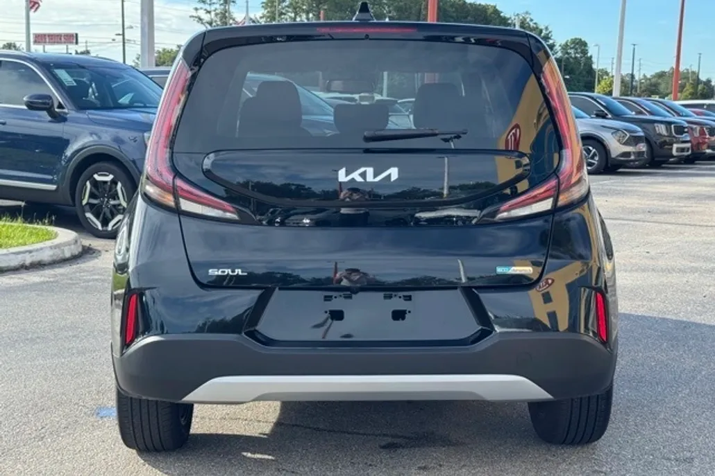 2025 Kia Soul EX photo 1