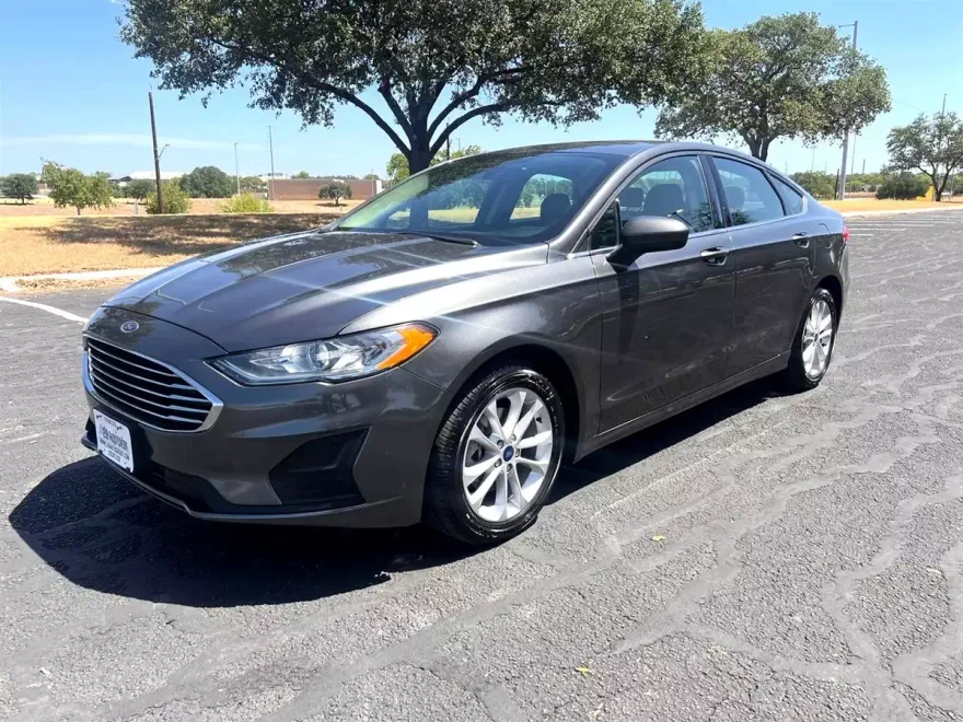 2020 Ford Fusion SE photo 1