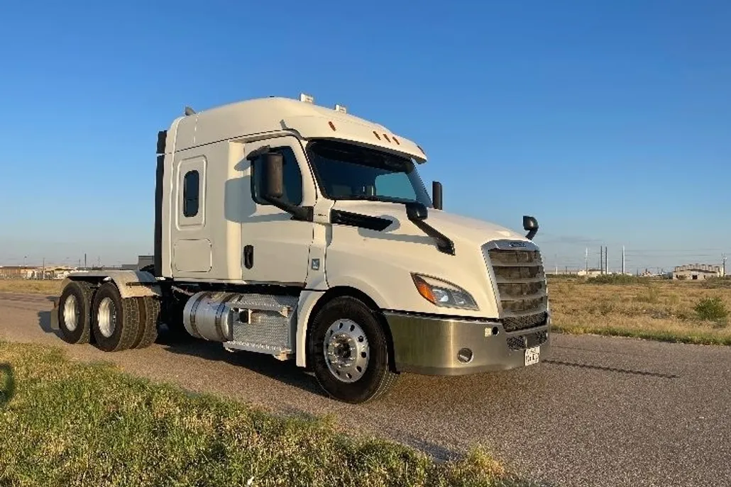 2020 Freightliner Cascadia 126" Sleeper Cab photo 1