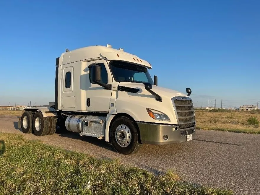 2020 Freightliner Cascadia 126" Sleeper Cab photo 1