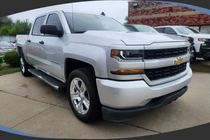 2018 Chevrolet Silverado 1500 Custom photo 1