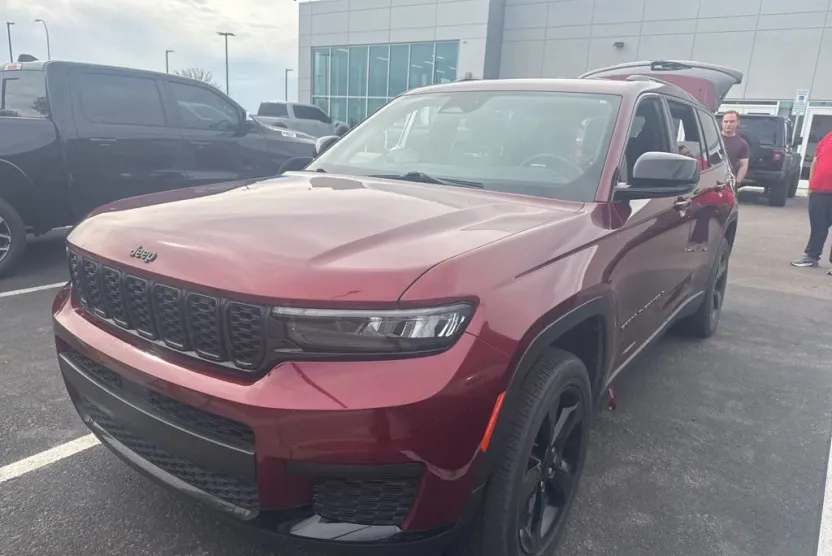 2021 Jeep Grand Cherokee Altitude photo 1
