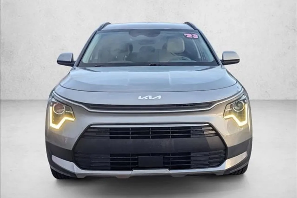 2023 Kia Niro EX photo 1