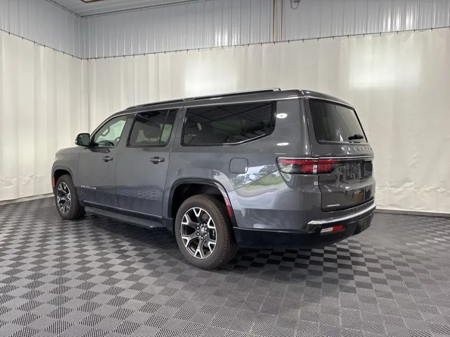 2023 Jeep Wagoneer L Series III photo 1