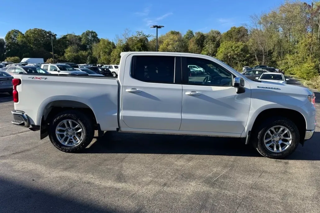 2022 Chevrolet Silverado 1500 LT photo 1
