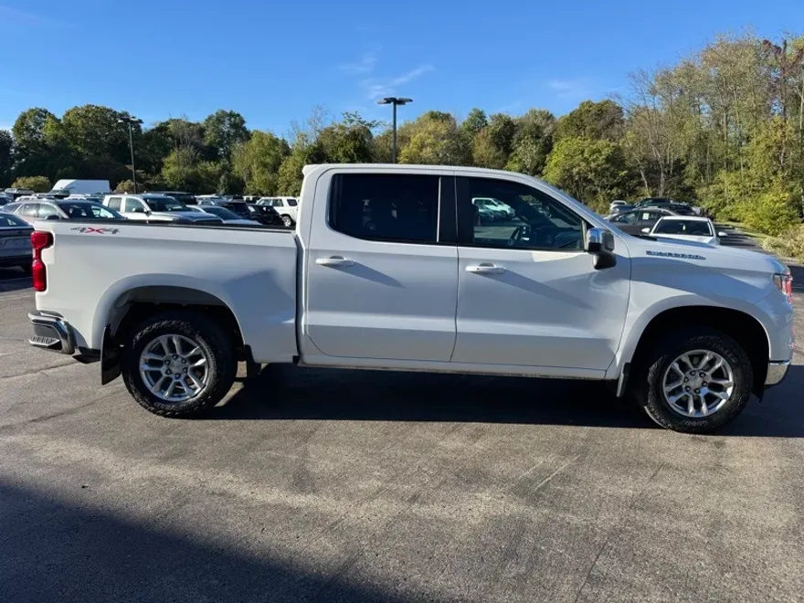 2022 Chevrolet Silverado 1500 LT photo 1