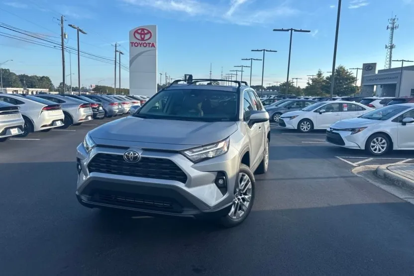 2025 Toyota RAV4 XLE Premium photo 1
