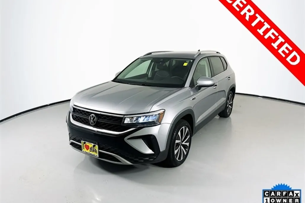 2024 Volkswagen Taos SE photo 1