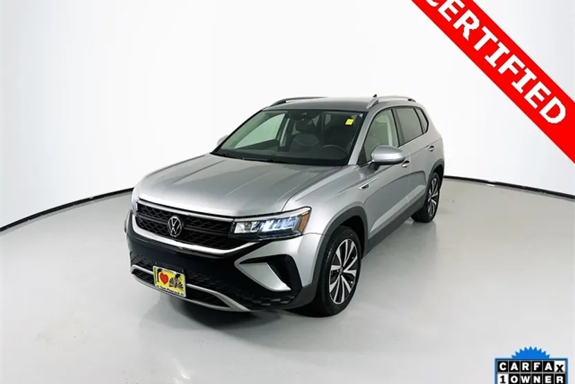 2024 Volkswagen Taos SE photo 1