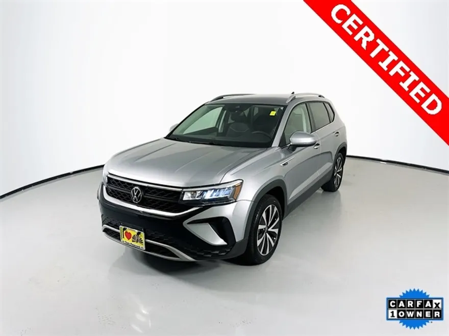2024 Volkswagen Taos SE photo 1