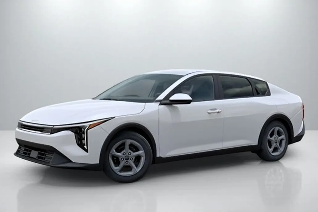 2025 Kia K4 LXS photo 1
