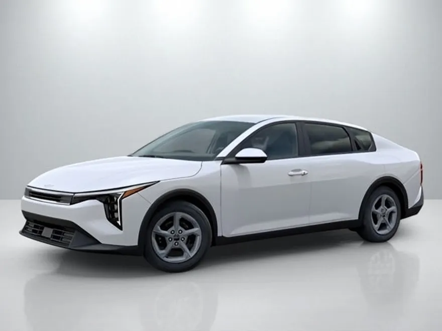 2025 Kia K4 LXS photo 1