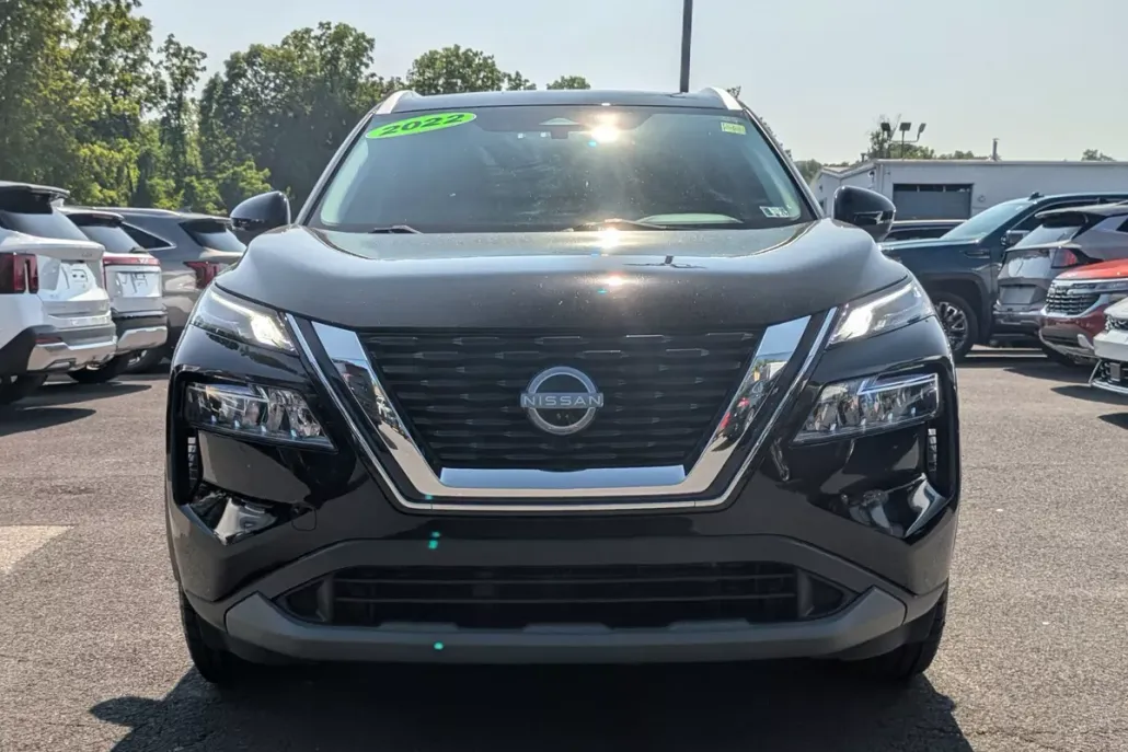 2022 Nissan Rogue SV photo 1