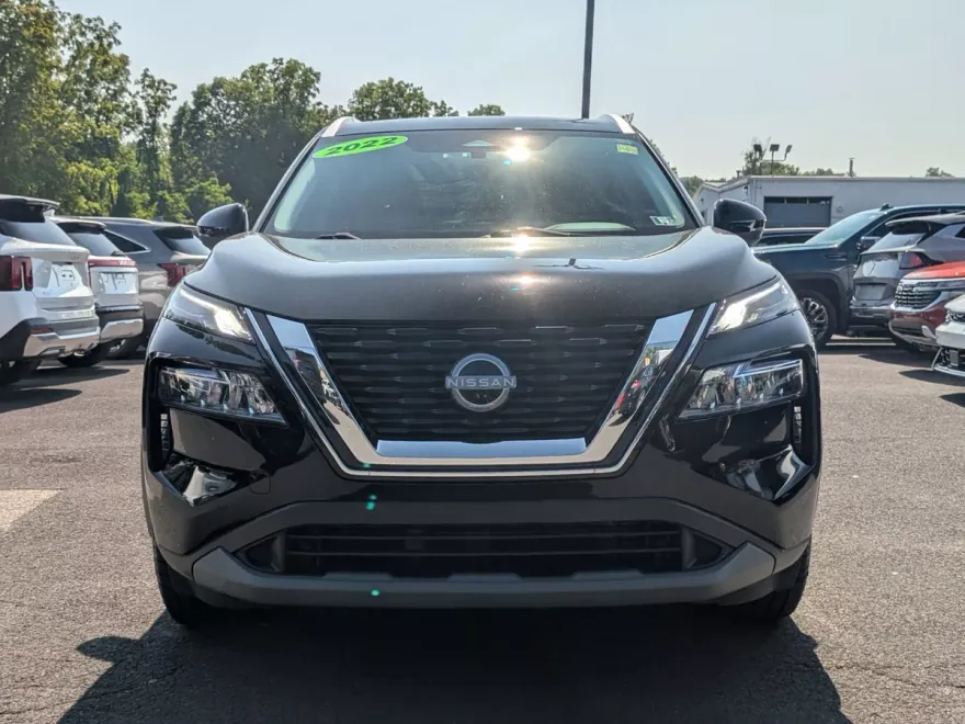2022 Nissan Rogue SV photo 1