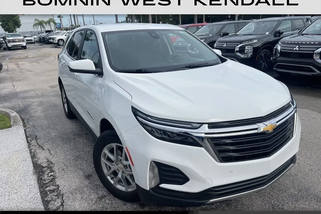 2023 Chevrolet Equinox LT photo 1