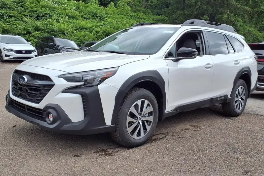 2025 Subaru Outback Premium photo 1