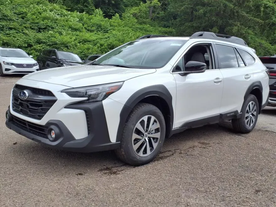 2025 Subaru Outback Premium photo 1