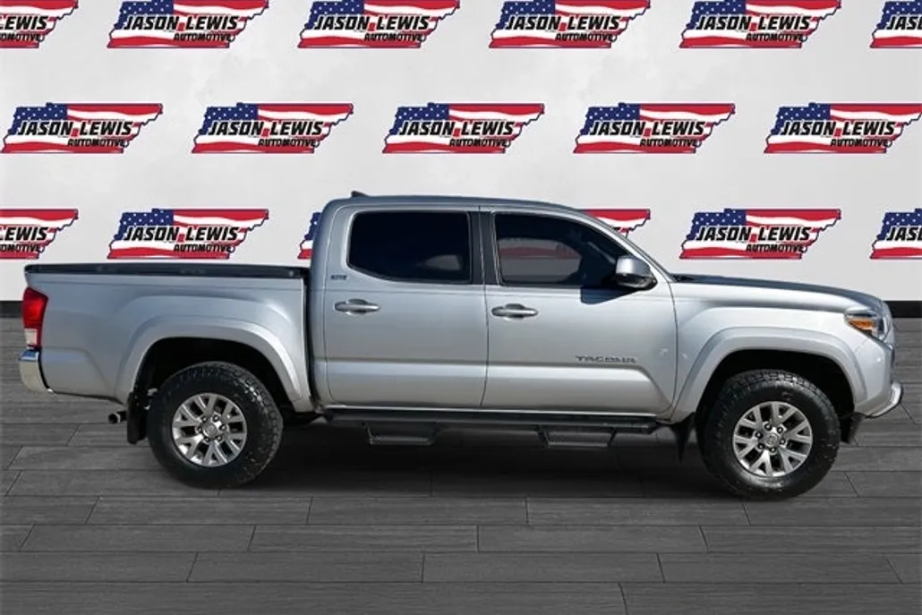 2017 Toyota Tacoma SR5 V6 photo 1