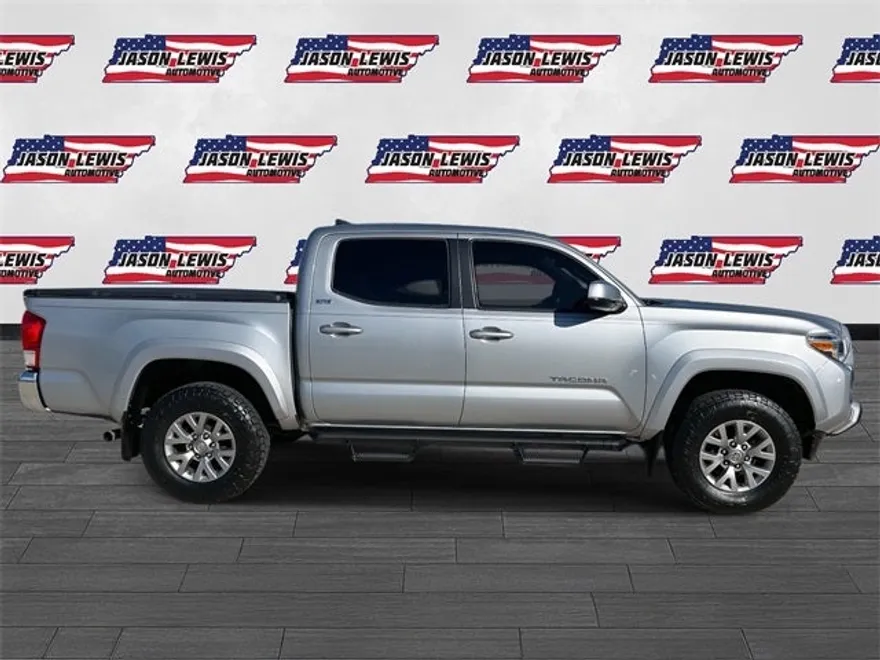 2017 Toyota Tacoma SR5 V6 photo 1