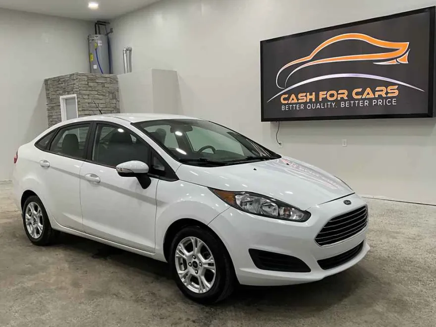 2015 Ford Fiesta SE photo 1