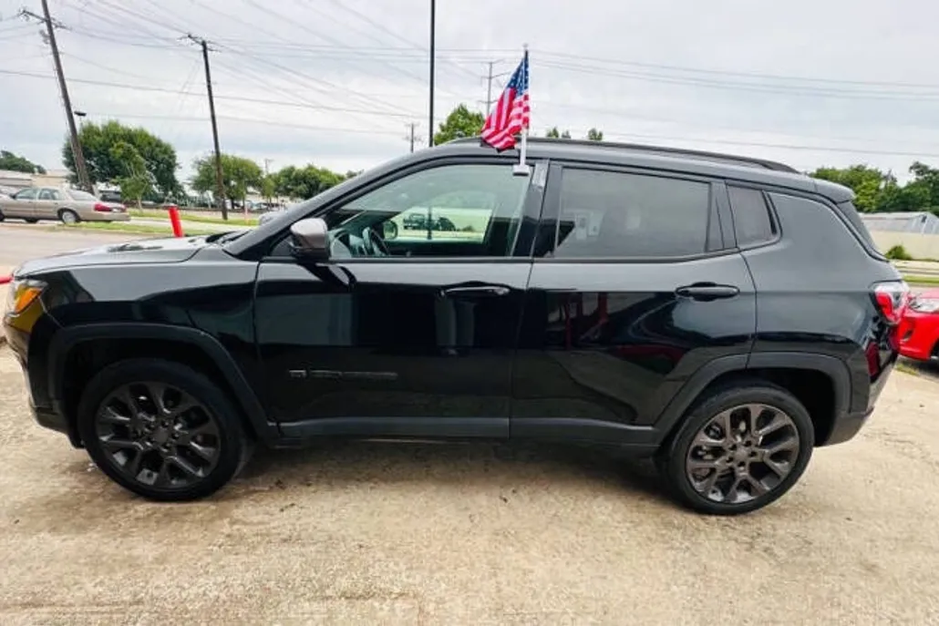 2021 Jeep Compass Anniversary Edition photo 1