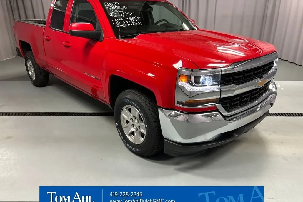 2019 Chevrolet Silverado LT photo 1